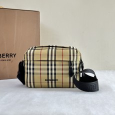 FW23 버버리 패디 체크 카메라백 크로스백 80697601