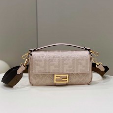 펜디 캔버스 바게뜨백 미디움 4칼라 8BR600 AC9O