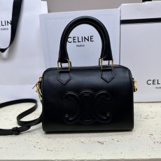 셀린느 스몰 퀴르 트리옹프 보스턴 113773DU3