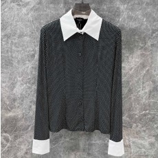 샤넬 FW24 로고만 프린트 싱글 긴팔셔츠 블랙화이트 P78128
