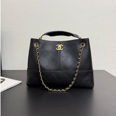 샤넬 쇼핑백 카프스킨, 골드 메탈 블랙 AS5657