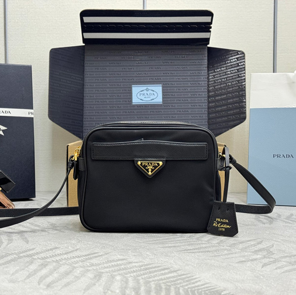 프라다 리에디션 1978 미니 리나일론 사피아노 숄더백 1BH218