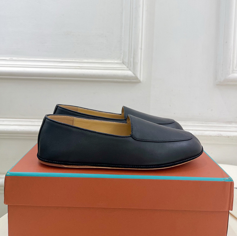 로로피아나 안톤워크 스웨이드 라운드토우 로퍼 남여공용 블랙  FAO71358000