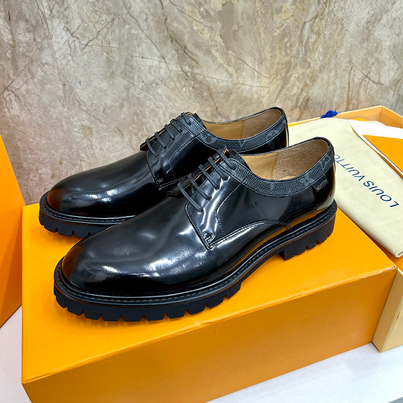 루이비통 가죽패치 스트랩 라운드플랫 남성 구두 1A8Y3A