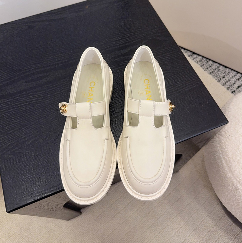 샤넬 25FW 클래식 여성 로퍼 카프스킨 버건디 금장 화이트 G46799