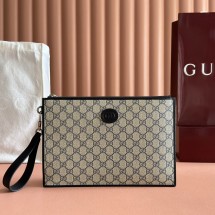 구찌 GG 인터로킹 클러치백 네이비 672953