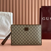 구찌 GG 인터로킹 클러치백 브라운 672953