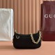 구찌 GG 엠블럼 미니 체인 숄더백 블랙 847091