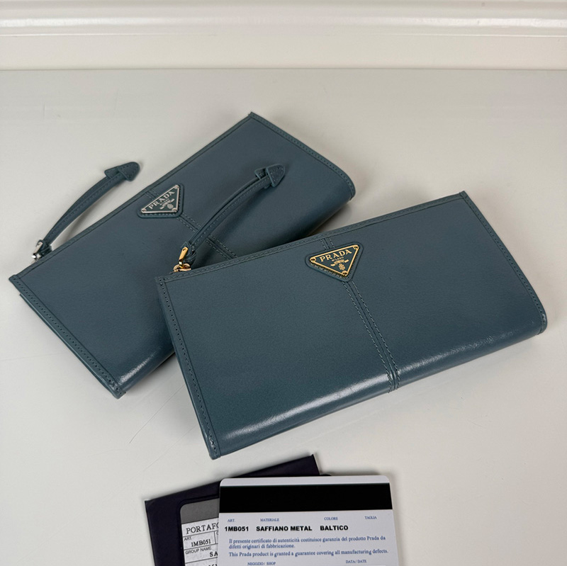 프라다 가죽 파우치 은장 금장 블루 1MB051