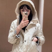 버버리 크롭 퀼티드 나일론 후드 자켓 화이트 81131161 F