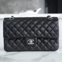 샤넬 클래식 미듐 램스킨 은장 플랩백  A01112