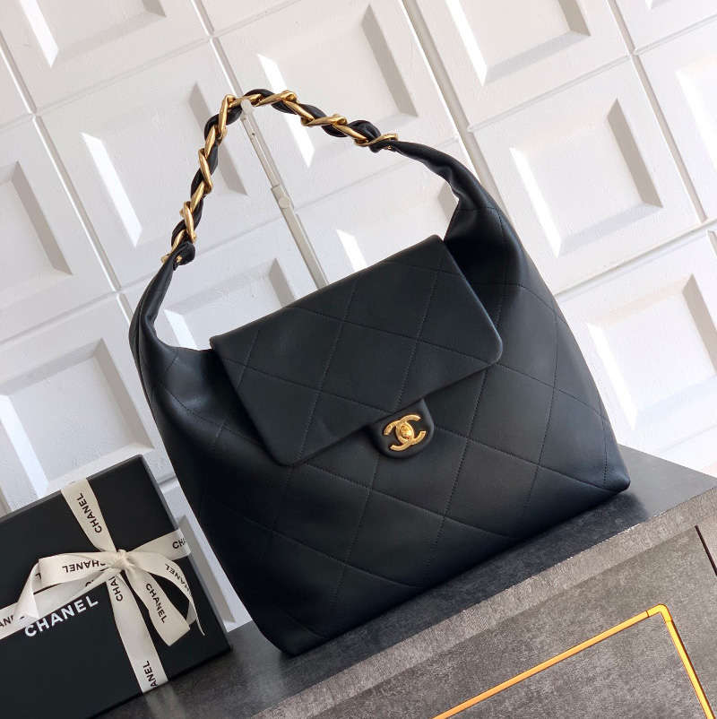 샤넬 맥시 호보 백 유광 카프스킨 블랙 AS5839