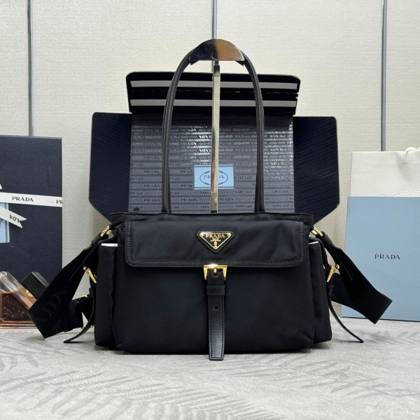 프라다 익스플로어 리나일론 토트백 여성가방 1BG596