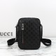 구찌 남자 GG 엠블럼 스몰 크로스백 850238AAFOM1053