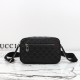 구찌 GG 엠블럼 스몰 크로스백 850242AAFOM1053