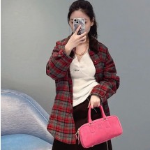 미우미우 체크 패턴 다운 자켓 슬레이트 레드 ML855_172Z  Y