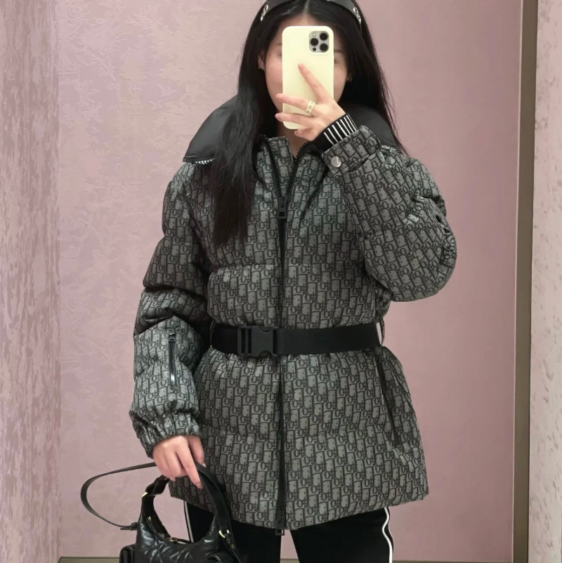 디올 DIORALPS 테크니컬 오블리크 벨트 다운 패딩 547C70A2550 X8820  Y