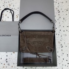 발렌시아가 르 시티 모토 스몰 스웨이드 남성가방 블랙 8461882