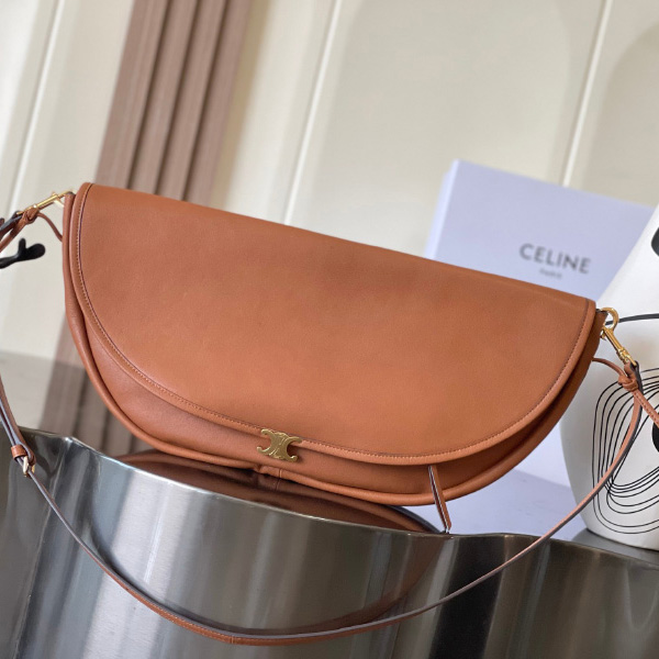 셀린느 여성 하프문 소프트 트리옹프 서플 숄더백 124142T88