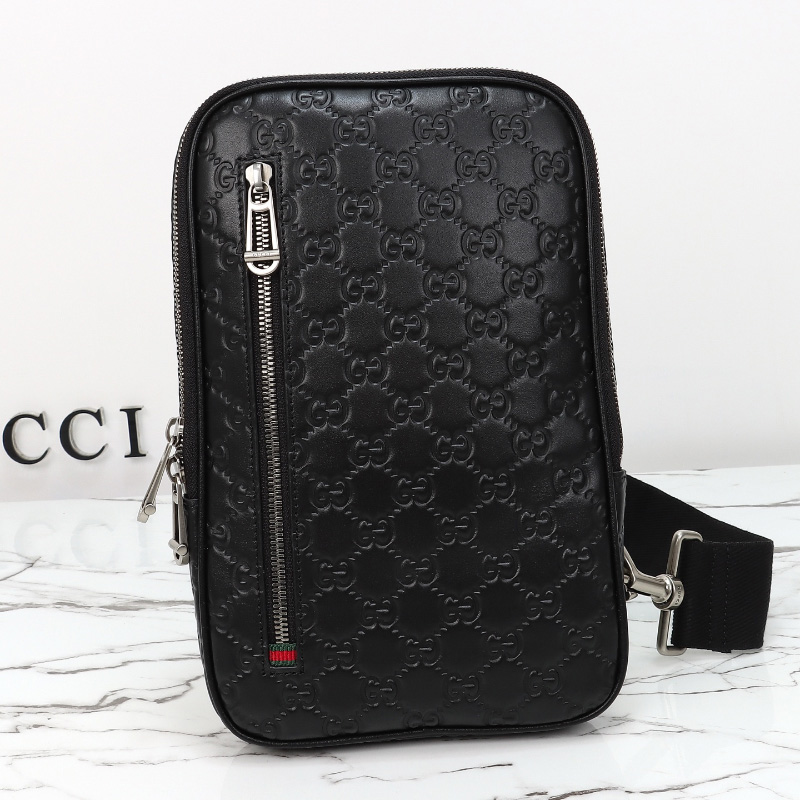 구찌 남자 신상  GG 엠블럼 스몰 크로스백 862915