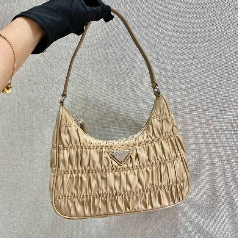 프라다 리에디션 사피아노 트리밍 리나일론 호보백 1NE204