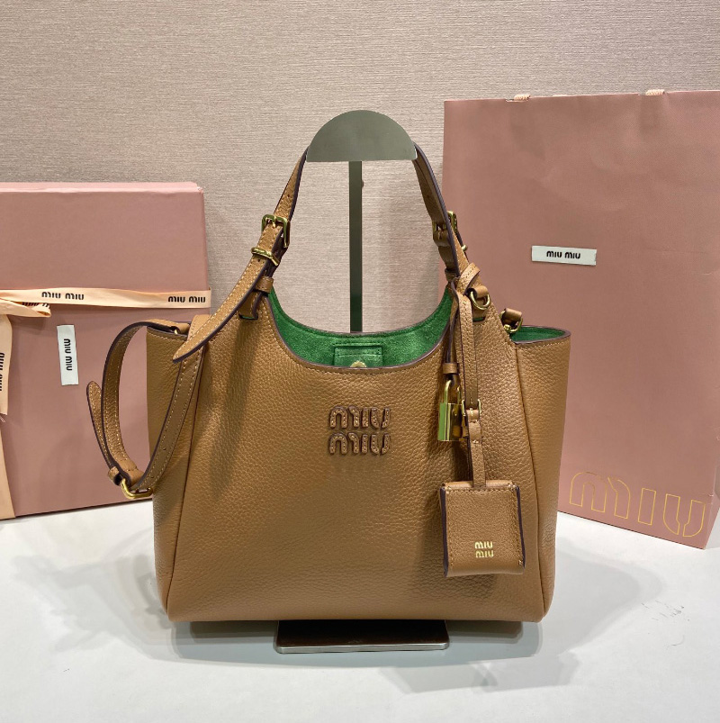 미우미우 26SS 여성 레더 토트숄더백 5BA304