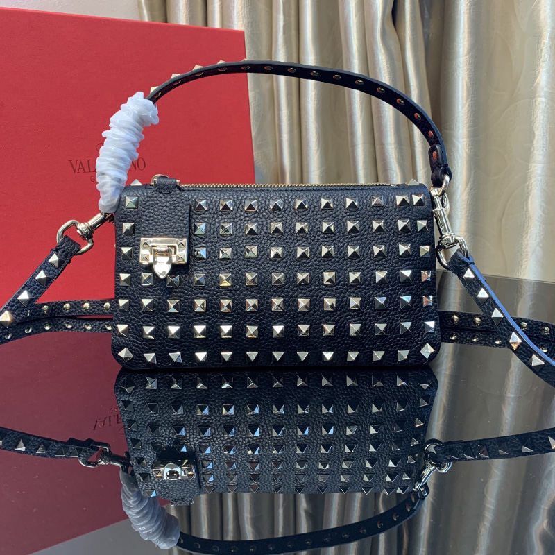 발렌티노 가라바니 록스터드 스몰 크로스바디 백 WW2B0J47VSF