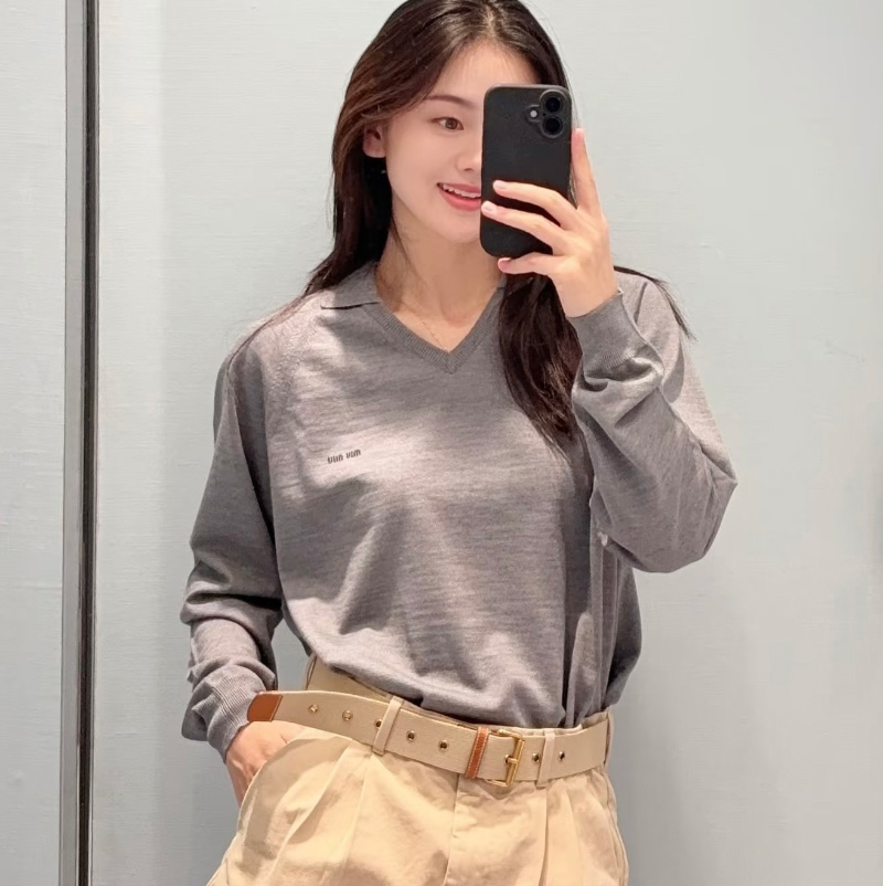 미우미우 26SS  스웨터 2컬러 MML05J16WJ  D