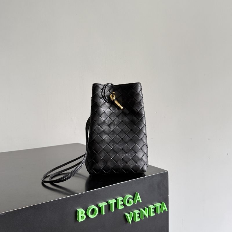 보테가 베네타 안디아모 폰 파우치 딥 마호가니 3컬러 843890