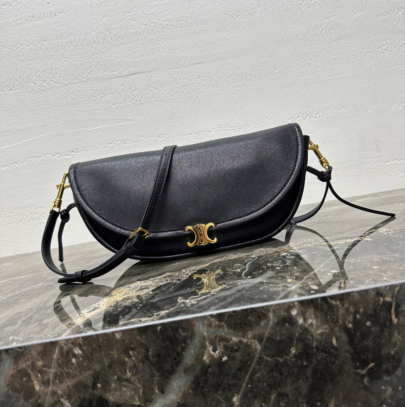 셀린느 리틀 하프문 소프트 트리옹프 백  블랙 L10373778