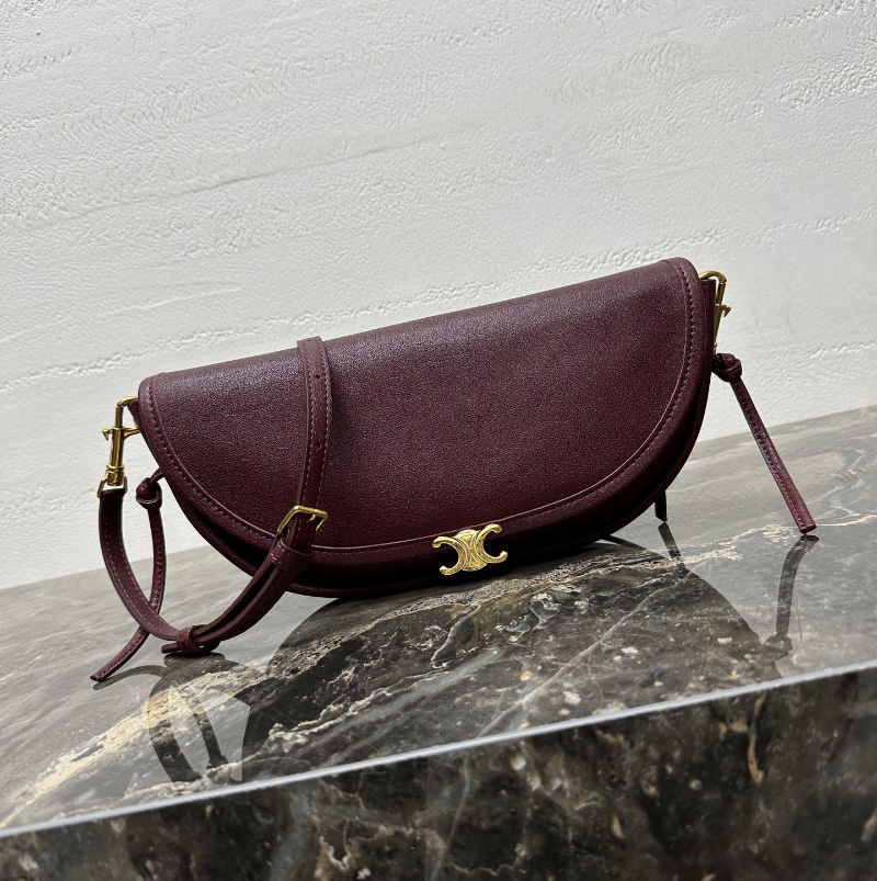 셀린느 리틀 하프문 소프트 트리옹프 백  와인 L10373778