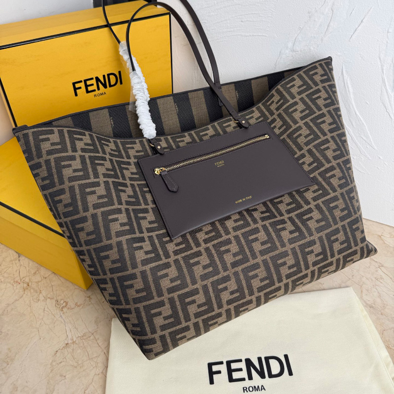 펜디 롤 데님 FF 자카드 라지 토트 백  8BH425