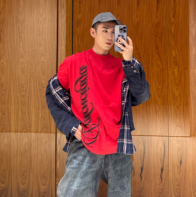 발렌시아가 티셔츠 미디엄 핏 레드 2컬러 764235TTVM76167  D