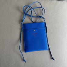 셀린느 26SS 샤프 파우치 스무스 램스킨 블루 10P812K05