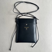 셀린느 26SS 샤프 파우치 스무스 램스킨 블랙 10P812K05