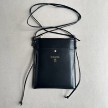 셀린느 26SS 샤프 파우치 스무스 램스킨 블랙 10P812K05