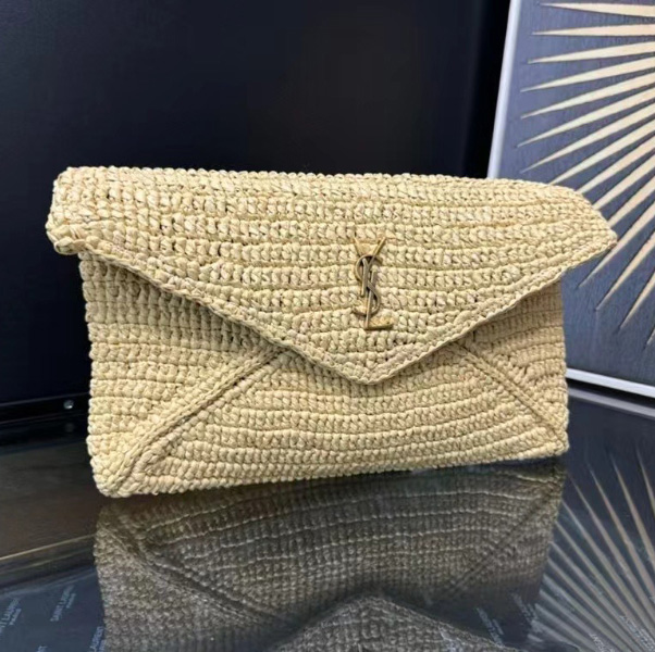 생로랑 카산드라 라지 엔벨로프 클러치 베이지 769307
