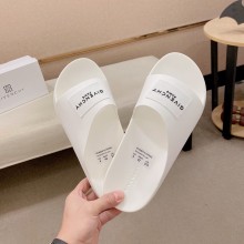 지방시 라벨 슬라이드 뮬 고무 남성 슬리퍼 화이트 BH302MH1Y1