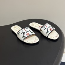 디올 26FW 디올 자수 아라베스크 모티프 디올리비에라 디웨이 슬리퍼  KCO610BAN S84W