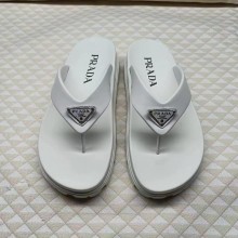 프라다 26SS 삼각 로고 러버 통 샌들 화이트 1Y420N