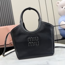 미우미우 아이비 가죽 블랙 토트백 5BA284