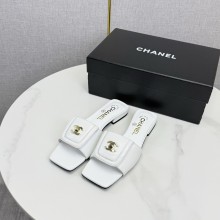 샤넬 26SS 턴 락 CC 가죽 뮬 샌들 굽1.5CM 화이트 G47213  JM