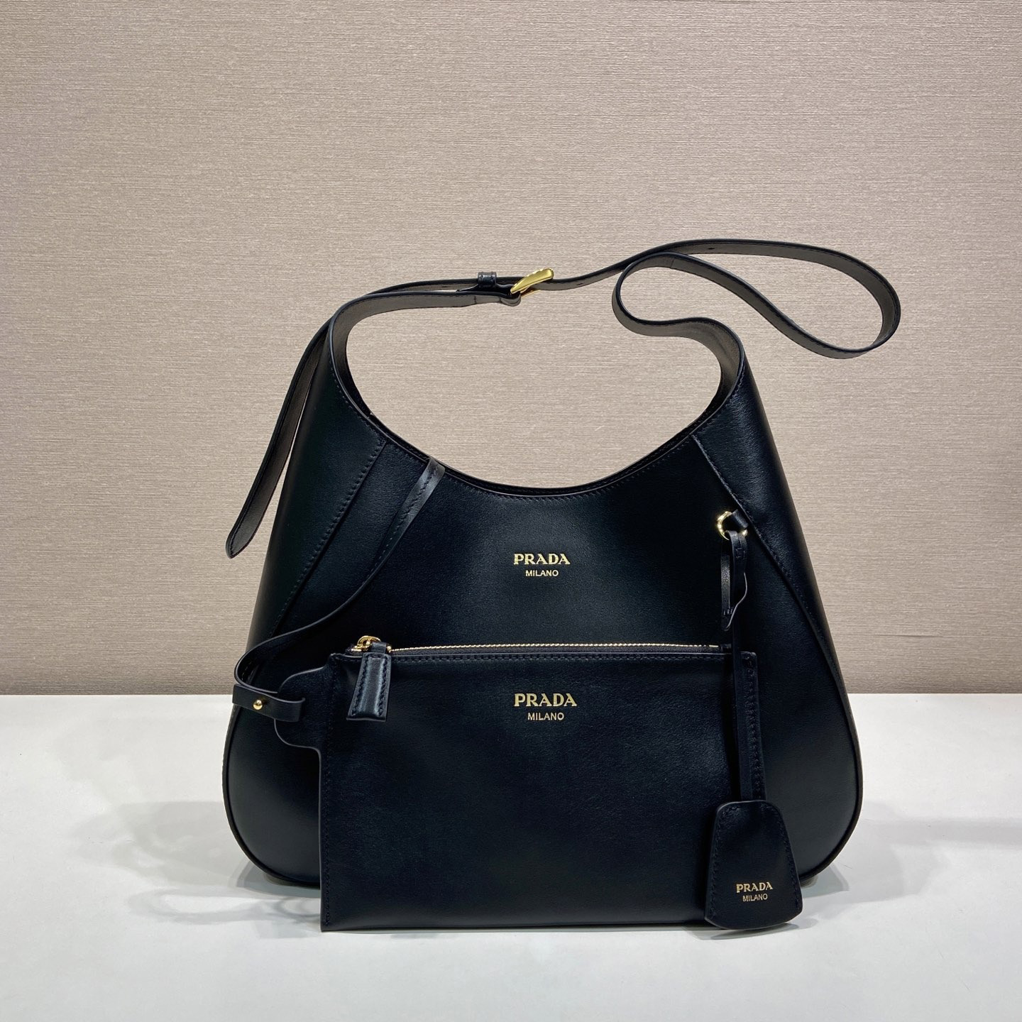 프라다 26FW 코코아 블랙 미디엄 호보 백 1BC300