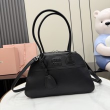미우미우 26FW 비방 나파 가죽 블랙 토트백 5BB199