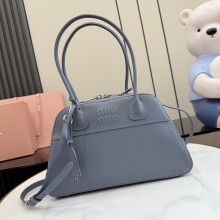 미우미우 26FW 비방 나파 가죽 블루 토트백 5BB199