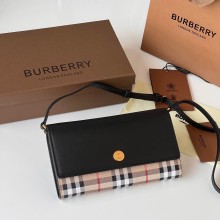 버버리 디태처블 스트랩 체크 크로스백 블랙 80492471