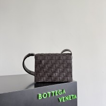 보테가베네타 FW26 남성 브라운 크로스백 876364