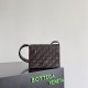 보테가베네타 FW26 남성 브라운 크로스백 876364