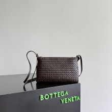 보테가베네타 제멜리 인트레치아토 브라운 크로스백 876625