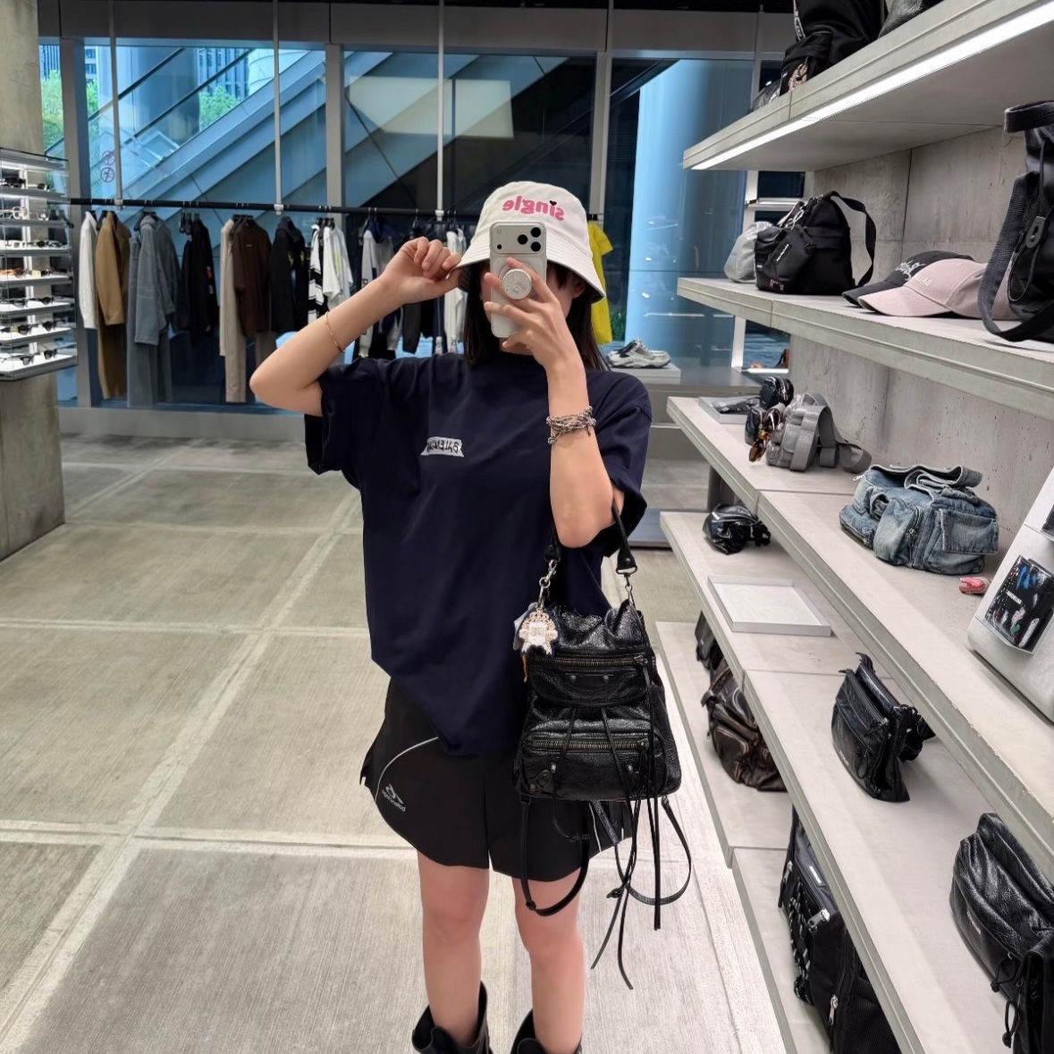 발렌시아가 마스킹 테이프 미디엄 핏 남여공용 티셔츠 764235TTVL68065  H